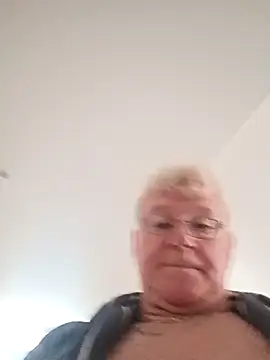 Snapshot of olivbisoumis chatting on 03/19/26, 06:28 olivbisoumis online show from 03/19/26, 06:28