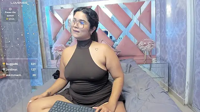 Snapshot of liz_ariza4u chatting on 04/01/26, 01:41 liz ariza4u online show from 04/01/26, 01:41