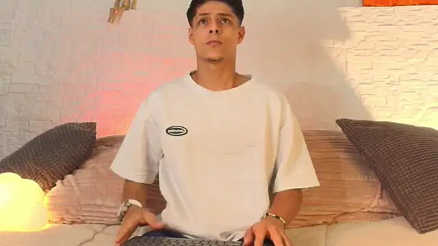 Eliassalvatore  online show from 04/29/26, 10:49