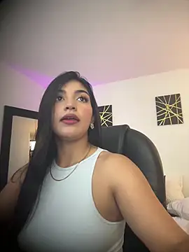 Snapshot of sara_stormy chatting on 04/20/26, 07:48 sara stormy online show from 04/20/26, 07:48