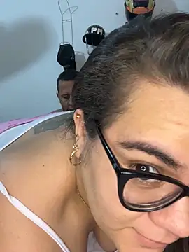 Snapshot of LuxuryloversCO chatting on 03/17/26, 04:17 LuxuryloversCO online show from 03/17/26, 04:17