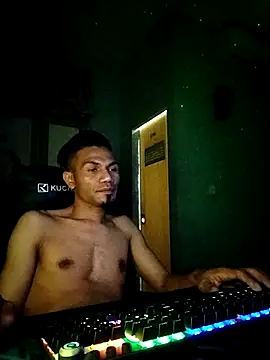 Snapshot of UcEng_Lab chatting on 03/09/26, 07:29 UcEng Lab online show from 03/09/26, 07:29