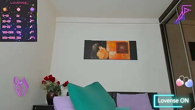 GoldenLunaa online show from 06/26/26, 06:18
