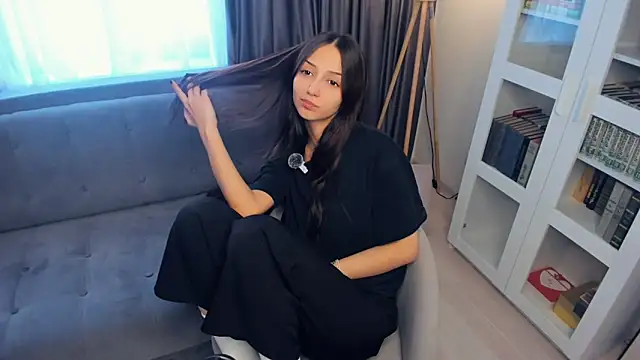 Snapshot of littleevilon chatting on 02/18/26, 10:44 littleevilon online show from 02/18/26, 10:44