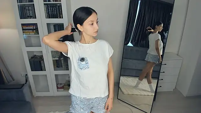 Snapshot of littleevilon chatting on 02/20/26, 08:16 littleevilon online show from 02/20/26, 08:16