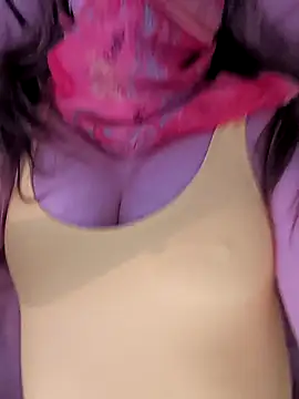 Snapshot of Miss-tease chatting on 03/05/26, 02:13 Miss-tease online show from 03/05/26, 02:13