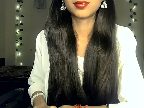 SIKSHA SINGH online show from 04/24/26, 08:44