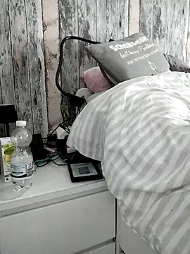 Snapshot of Emma12117 chatting on 04/04/26, 10:24 Emma12117 online show from 04/04/26, 10:24
