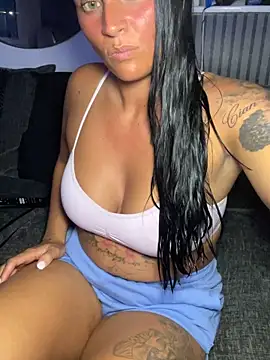 Snapshot of Destinylovex chatting on 05/18/26, 08:25 Destinylovex online show from 05/18/26, 08:25