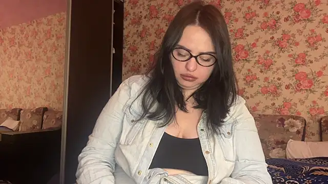 Snapshot of CherylEdwards chatting on 03/28/26, 10:59 CherylEdwards online show from 03/28/26, 10:59