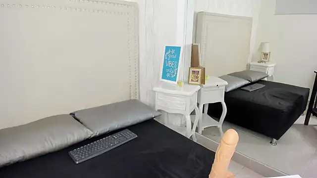 FernandaAvilax online show from 05/27/26, 01:57