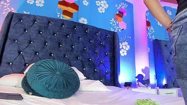 laurasmith  online show from 05/02/26, 12:32