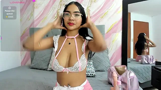 Snapshot of SamanthaStorm chatting on 03/18/26, 07:17 SamanthaStorm online show from 03/18/26, 07:17