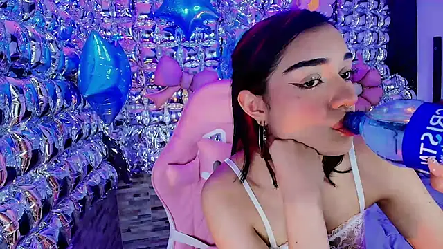 Snapshot of lala_cherry chatting on 04/21/26, 01:42 lala cherry online show from 04/21/26, 01:42