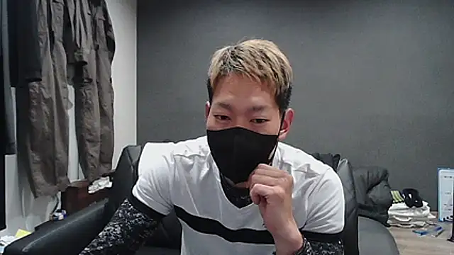 Snapshot of ryuaaaaa chatting on 04/01/26, 06:25 ryuaaaaa online show from 04/01/26, 06:25