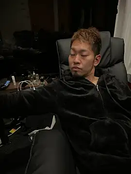 Snapshot of ryuaaaaa chatting on 06/26/26, 03:27 ryuaaaaa online show from 06/26/26, 03:27