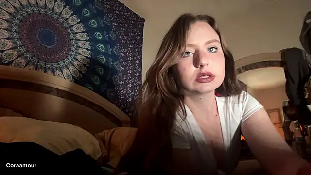 Snapshot of itscoraamour chatting on 03/21/26, 02:05 itscoraamour online show from 03/21/26, 02:05