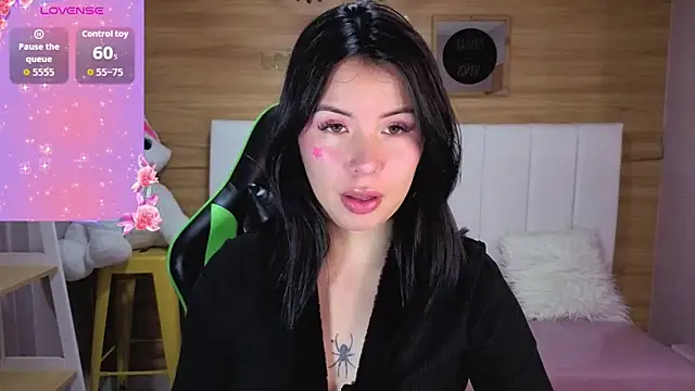 Snapshot of Kylia_a chatting on 04/30/26, 01:28 Kylia a online show from 04/30/26, 01:28