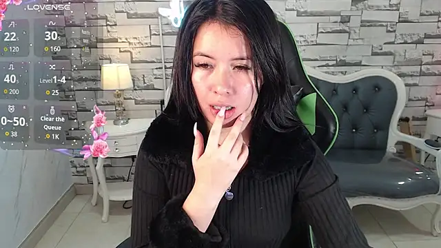 Snapshot of Kylia_a chatting on 06/16/26, 08:11 Kylia a online show from 06/16/26, 08:11