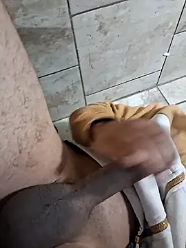 Snapshot of gueboloco2626 chatting on 03/10/26, 12:43 gueboloco2626 online show from 03/10/26, 12:43