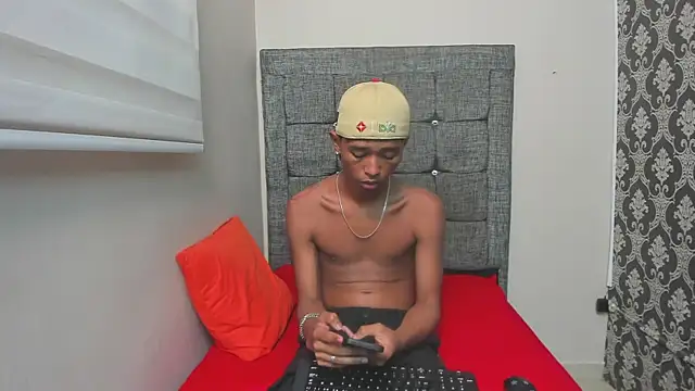 Little Twink19x online show from 02/28/26, 12:00