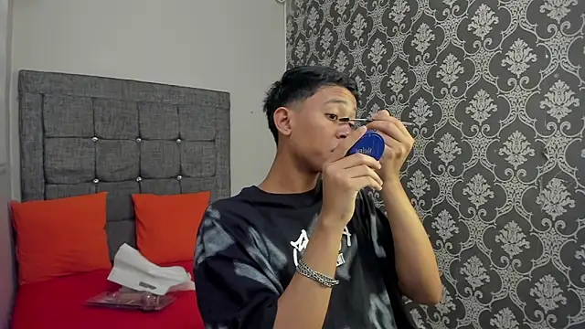Little Twink19x online show from 06/07/26, 07:28