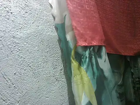 lovelypinay00 online show from 05/01/26, 12:21