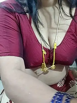 Snapshot of Vandana122 chatting on 02/20/26, 08:27 Vandana122 online show from 02/20/26, 08:27