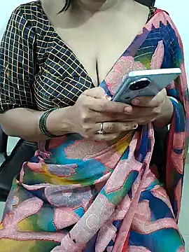 Snapshot of Vandana122 chatting on 03/05/26, 10:33 Vandana122 online show from 03/05/26, 10:33