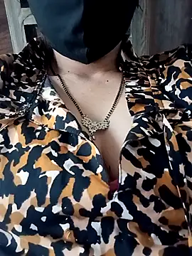 Snapshot of Vandana122 chatting on 03/25/26, 05:35 Vandana122 online show from 03/25/26, 05:35