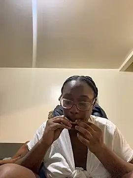 Snapshot of Sinfulwaterfalls chatting on 03/05/26, 08:21 Sinfulwaterfalls online show from 03/05/26, 08:21