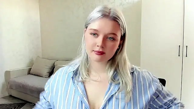 Snapshot of Ellilovv chatting on 03/16/26, 05:44 Ellilovv online show from 03/16/26, 05:44