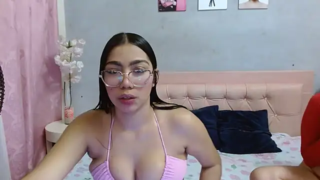 Snapshot of Eleanor_Rouillard chatting on 04/29/26, 01:04 Eleanor Rouillard online show from 04/29/26, 01:04