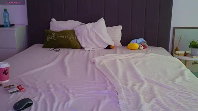 LauraDelightX online show from 06/15/26, 07:54