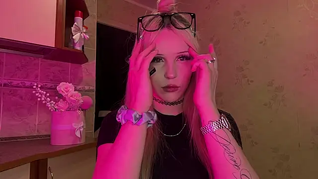 Snapshot of MysticKris chatting on 03/24/26, 06:35 MysticKris online show from 03/24/26, 06:35