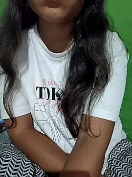 Snapshot of Nivya-Singh chatting on 03/23/26, 03:05 Nivya-Singh online show from 03/23/26, 03:05