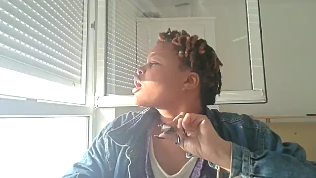 Snapshot of DolliaStarz chatting on 03/16/26, 05:06 DolliaStarz online show from 03/16/26, 05:06