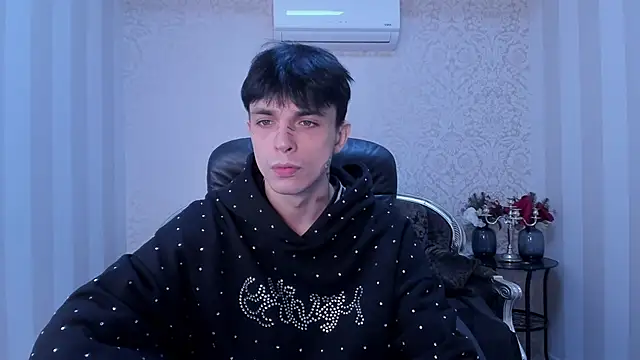 Snapshot of ClarkBev chatting on 03/06/26, 07:21 ClarkBev online show from 03/06/26, 07:21