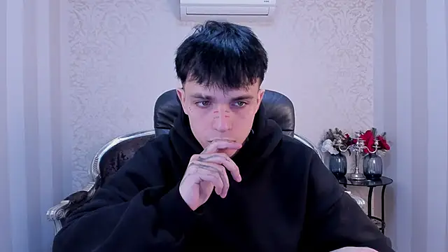 Snapshot of ClarkBev chatting on 03/12/26, 05:35 ClarkBev online show from 03/12/26, 05:35