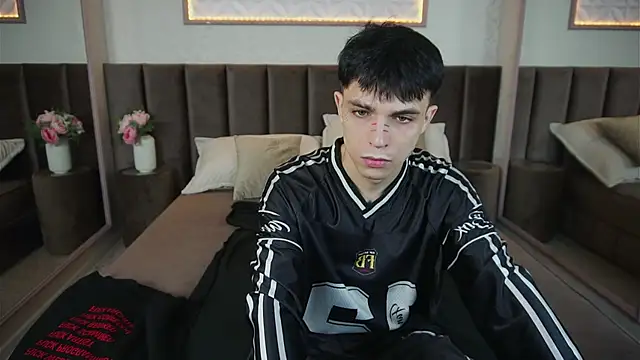 Snapshot of ClarkBev chatting on 03/13/26, 07:26 ClarkBev online show from 03/13/26, 07:26