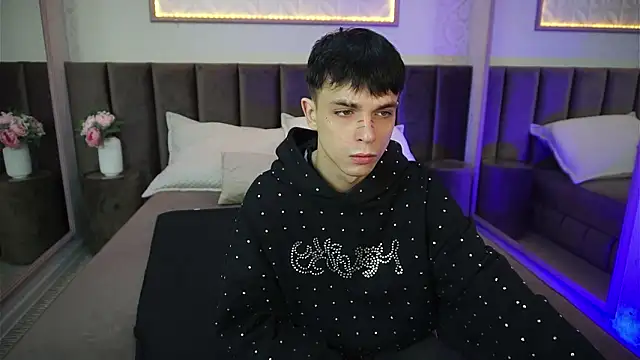 Snapshot of ClarkBev chatting on 03/18/26, 05:54 ClarkBev online show from 03/18/26, 05:54