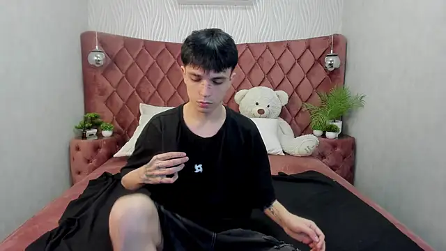 Snapshot of ClarkBev chatting on 03/26/26, 06:41 ClarkBev online show from 03/26/26, 06:41