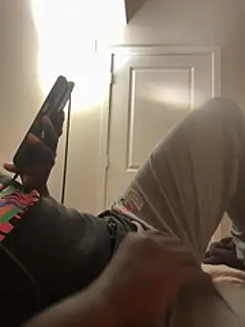 Snapshot of makeherfeelg chatting on 02/22/26, 04:24 makeherfeelg online show from 02/22/26, 04:24