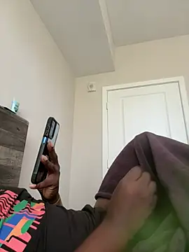 Snapshot of makeherfeelg chatting on 03/25/26, 02:01 makeherfeelg online show from 03/25/26, 02:01