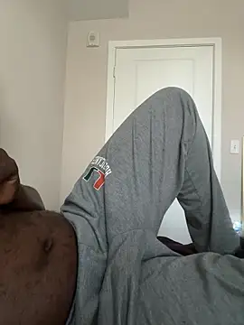 Snapshot of makeherfeelg chatting on 03/26/26, 01:06 makeherfeelg online show from 03/26/26, 01:06