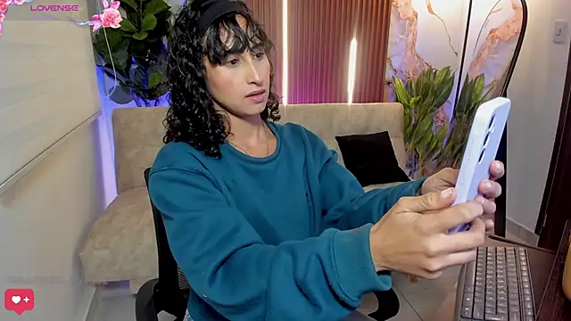 Snapshot of Antonella_Moretti_ chatting on 03/25/26, 04:18 Antonella Moretti online show from 03/25/26, 04:18