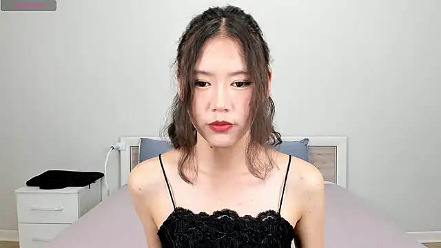 Snapshot of Kiraeko chatting on 04/17/26, 10:02 Kiraeko online show from 04/17/26, 10:02