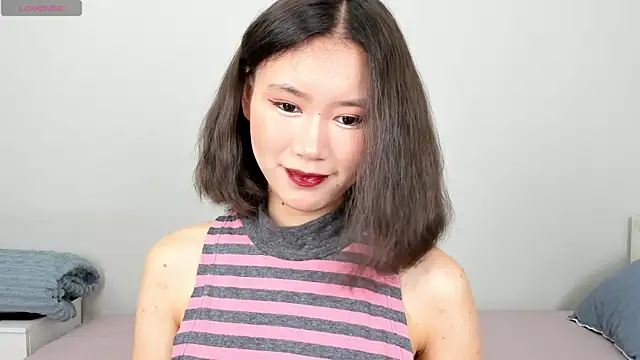 Snapshot of Kiraeko chatting on 05/15/26, 12:50 Kiraeko online show from 05/15/26, 12:50
