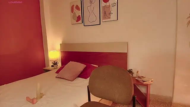 Meganlux1 online show from 06/12/26, 07:57