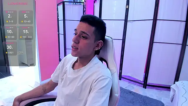 Snapshot of dominicjonnes chatting on 03/09/26, 07:51 dominicjonnes online show from 03/09/26, 07:51